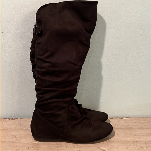 Report Makee tall Black Vegan Boot - Picture 1 of 16
